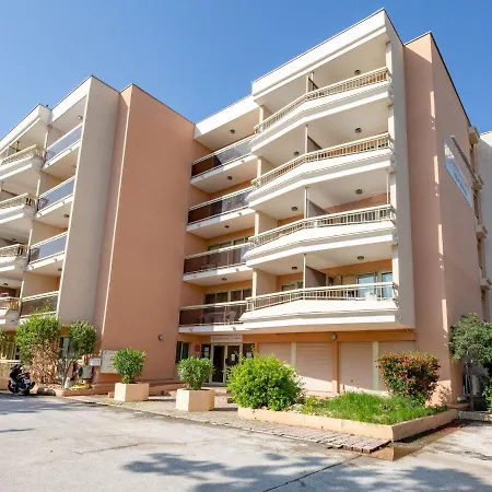 Les Platanes-4 By Interhome *